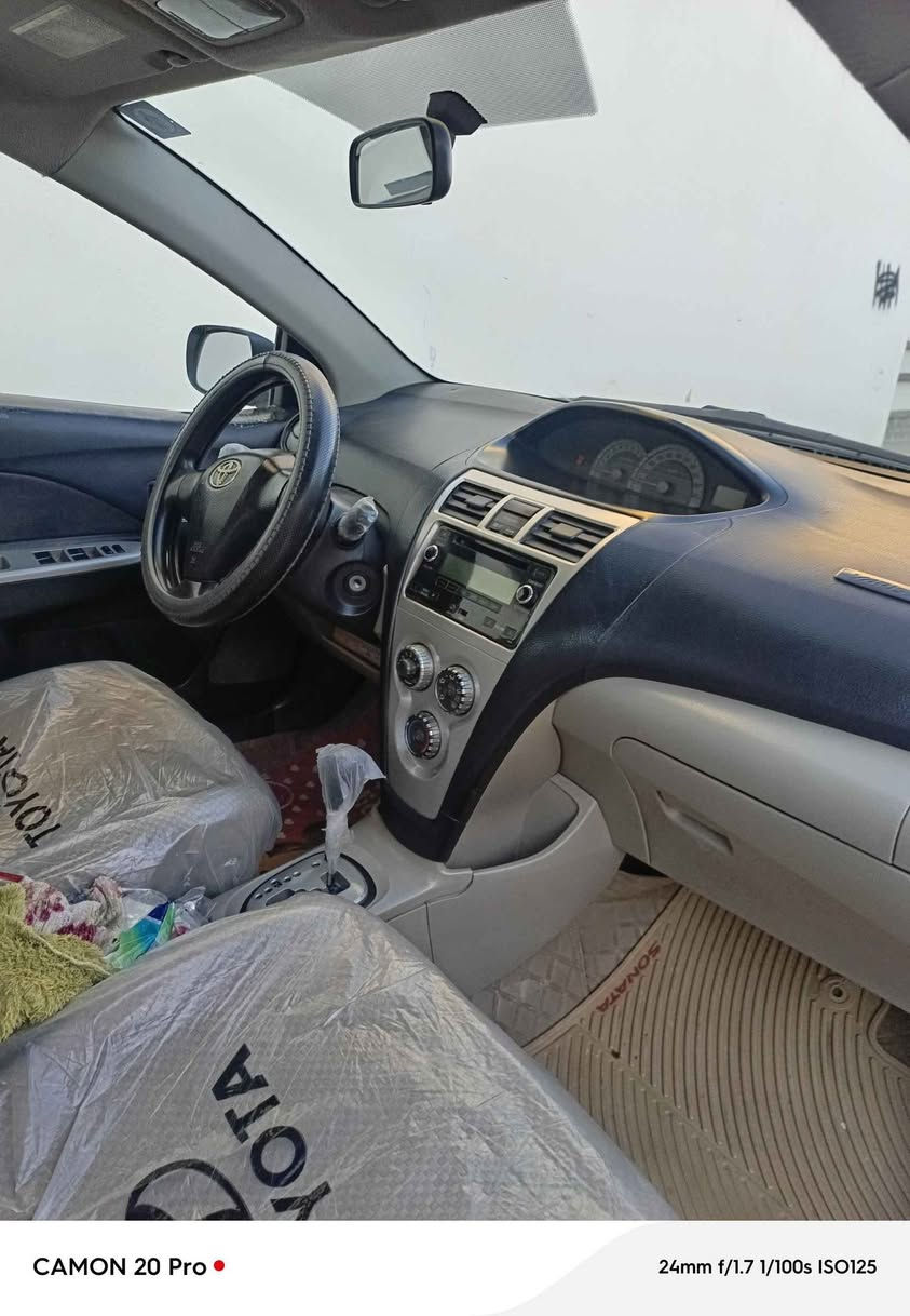 سلام عليكم تيوته يارس 2006خليجي بيه صبغات مكينه جديده رقم نكليزه بسمي عارضه 65 أو بيه مجال استفسار اكثر هاذا رقمي *********** Singapore
