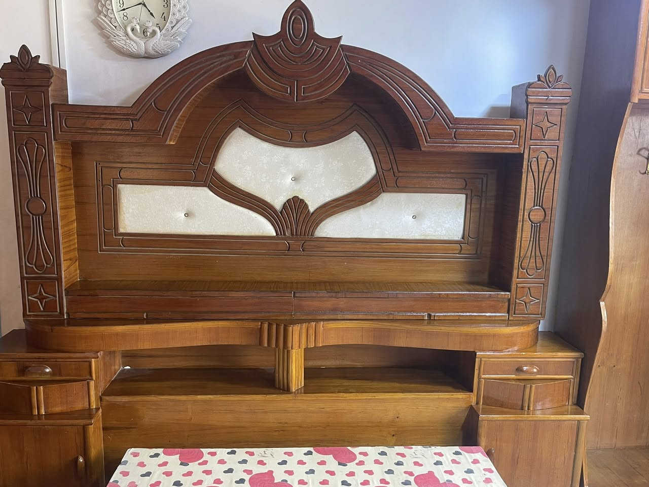 غرفة اخشاب صاج ام السته باب 
طابقين تزكام عراقي درجه أولى 
#فخمة وسعر 800 ألف .مستخدمة نظافة ‎%‎90 
للأستفسار الاتصال بالرقم
 ***********
