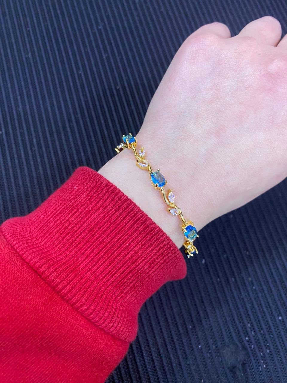 أساور التوليب 🌷
تصميمها مستوحى من زهرة التوليب الناعمة… تفاصيلها راقية ولمعتها تجنن ✨

متوفرة بعدة ألوان 🤍
ذهبي – فضي – وأحجار ملونة تناسب كل لوك 💎

خفيفة على الإيد
مناسبة للطلعات، المناسبات، وحتى هدية مميزة

الكمية محدودة ✨


**إذا كنت صاحب هذا الإعلان وتريد حذفه لأي سبب، رجاءا أرسل رسالة إلى الدعم الفني**