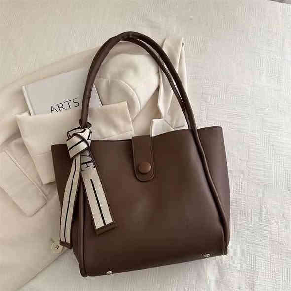 #جديــدنا✨

#جمال_الحقيبه_واناقتها🥰

#متـوفره_بكل_الالوان

سعر القطعه 10 الاف دينار فقـط😍
ـــــــــــــــ
#للحجز تواصل على الخاص او
واتس اب ***********
متوفر توصيل جميع محافظات العراق
#عنوانا_بابل_قضاء_المسيب_شارع______البلدية_خلف___مرطبات_الخيام_الانباري
