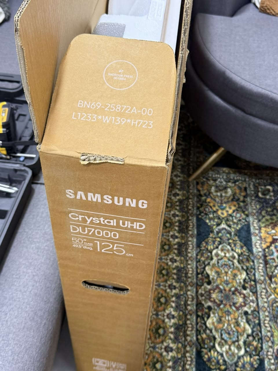 شاشة سامسونك حجم ٥٠ بالكارتون جديدة ما مستعملة ابدا ولامطلعيها من الكارتون اريدها ب ٤٥٠ الف 
مكاني بغداد البياع
***********
