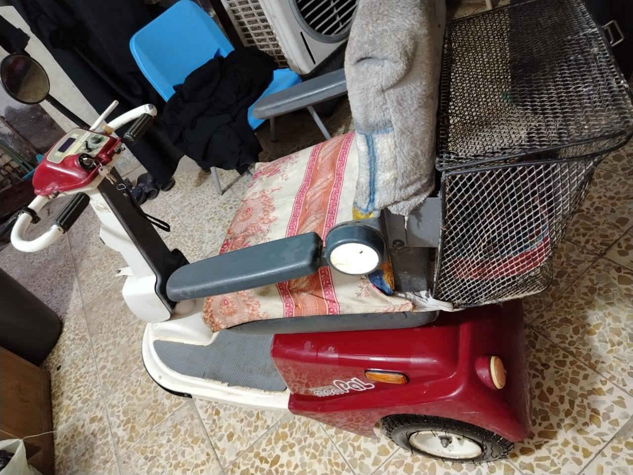 السلام عليكم دراجة مال معوقين شركة ياباني نوع هونداي دراجة بطاريات ليثيوم استخدام قليل ترجع علبك الدراجة شحن وقوية تفيد الاكبار بلعمر دراجة رزنة وبية وسائل امان ماطيح بسرعة السعر 800 وبي مجال ناصرية مركز للاستفسار الاتصال علرقم ***********
