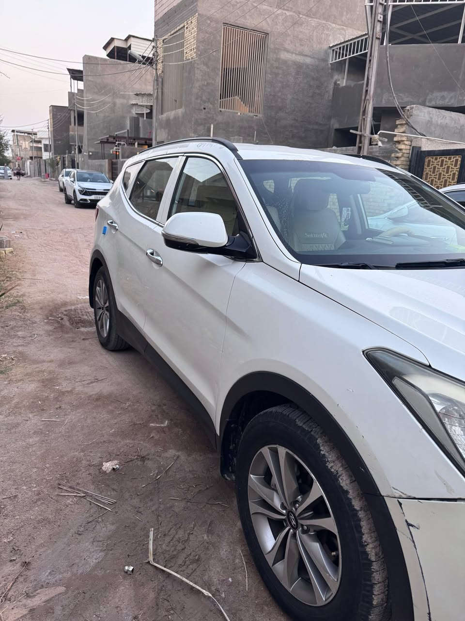 هونداي سنتافي خليجي 2017 بدون حادث شاشة كبيرة حساسات خلفية كاميرة خلفية بصمه محرك 4 سلندر 2400 السعر 170 للتواصل ***********
