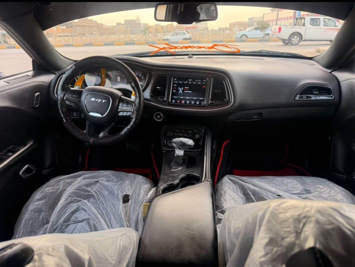 تشالينجر 2021
سوبر تراك باك اللون زيتوني
المحرك GT3.600
2 ويل فول عدا الفتحة
ماشية 45 
حادثها سرقة بجم
تخم تاير جديد
التايرات الخلفية تو سايز 315
الويل 20
كير مكينة التبريد مكفول
شاشة كبيرة كار بلاي
كراسي جلد كهرباء حار وبارد
شفتات ستيرن
مكاني بغداد 
*********** واتساب بغداد, العراق
