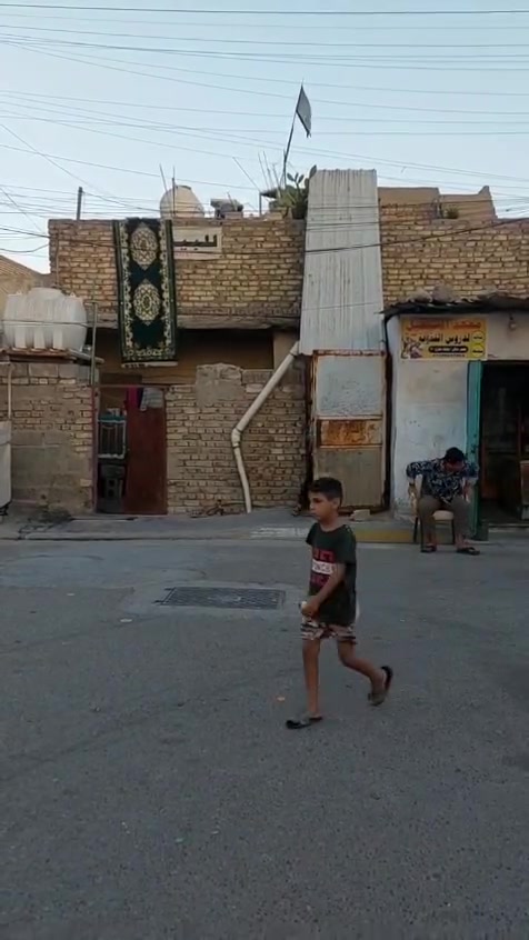 سلام عليكم بيت للبيع بمنطقة جسر ديالى ( حي الشهداء ) قرب مدرسة نور المنتظر  ( الكمال) سابقآ  قرب مستوصف الساهرون
مساحة ( 120 ) متر 
الواجهة ( 8) والنزال ( 15 )  طابو ملك صرف 
كلشي موضح بالفيديو متوفر كافة الخدمات  (  كهرباء  + ماء  +  تبليط  + مجاري ) 
للاستفسار اكثر اتصل على الرقم ***********
