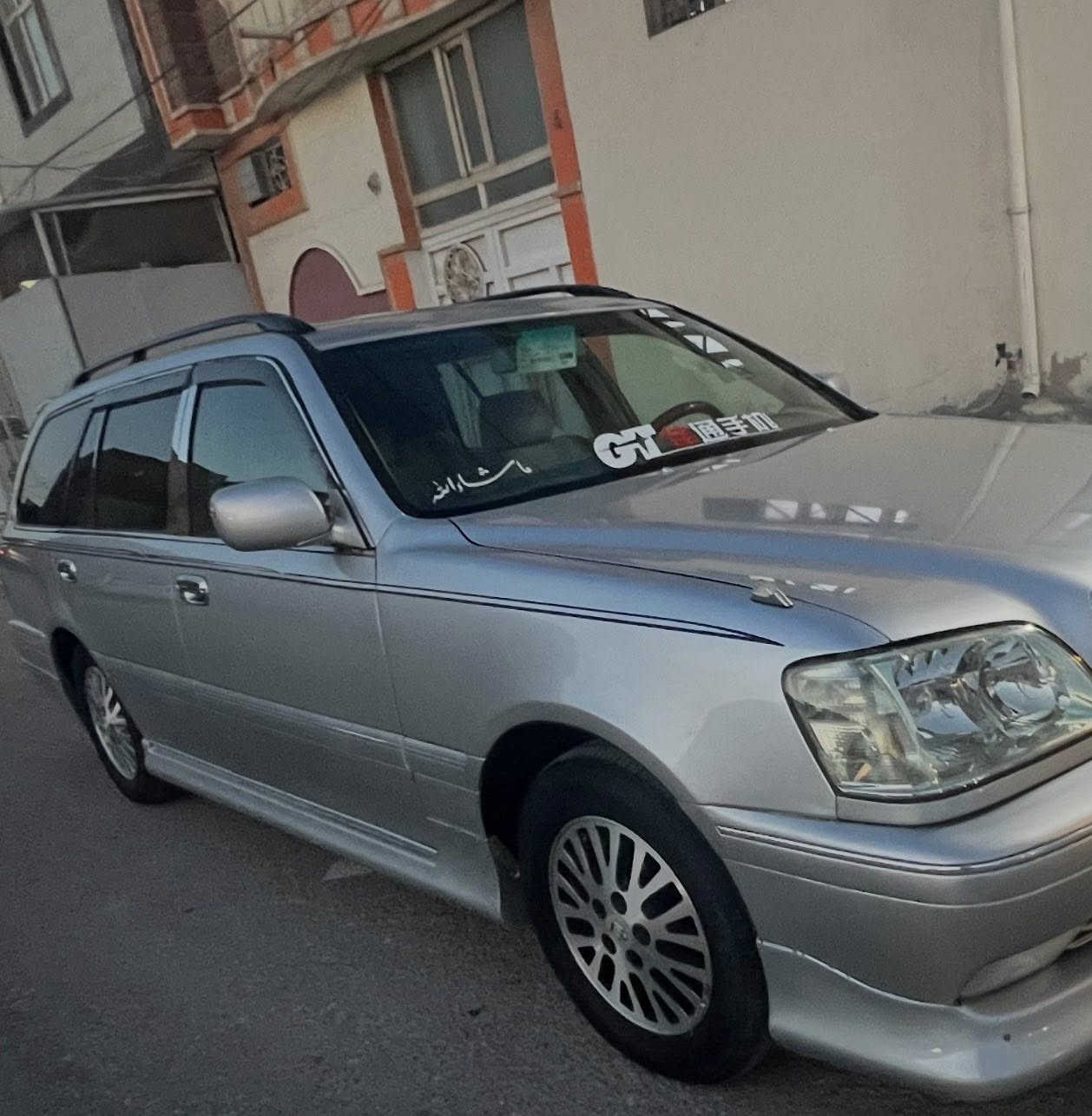 السلام عليكم  للبيع  ملكه استيشن رقم سليمانيه نكليزي سياره شرط المداور ثاني يوم  مكفوله السياره من الكصه والضربه
المواصفات ٢دكمتين فتحه ديفور الكبير شاصي ٧١
سنة الصنع 2000
سياره بيها هواي مواصفات مامذكوره جاهزه كول نقص مابيها مكان السياره نجف حي السلام السعر ١٣٠ قفل من الاخير واذا مراوس ١٣٥ سعرها للاستفسار راسل او اتصل وتدلل ***********
