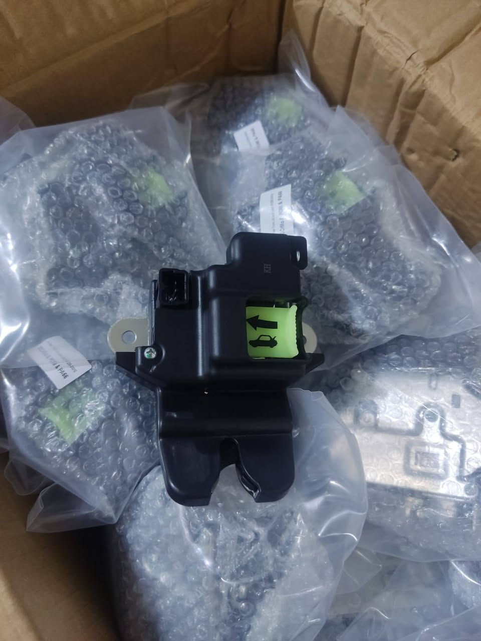 اسلام عليكم وصلتنه وجبه جديده قفاله ابواب اوبتيما من 2008 ال 2013 قفل جنطه موجود كل الموديلات قمجي مال فتح الابواب الداخلي موجود يده داخليه موجوده مكاين جام من 2008 الى 2013 موجوده ماطورات جام يده خارجيه سبورتج دكم جام كيه بنكو المزدوجه والمفرده يده خارجيه بنكو يده داخليه بنكو موجوده يدات خارجيه موجوده الغراض الموجوده كله اوبتيما سوناته النتره وعدنه غراض سمند وبيكمات دير وكريت ويل  
مكانه مقابل محطة البانزين قرب علي سعيد الفيتر للاستفسار راسل او اتصل ***********
***********
