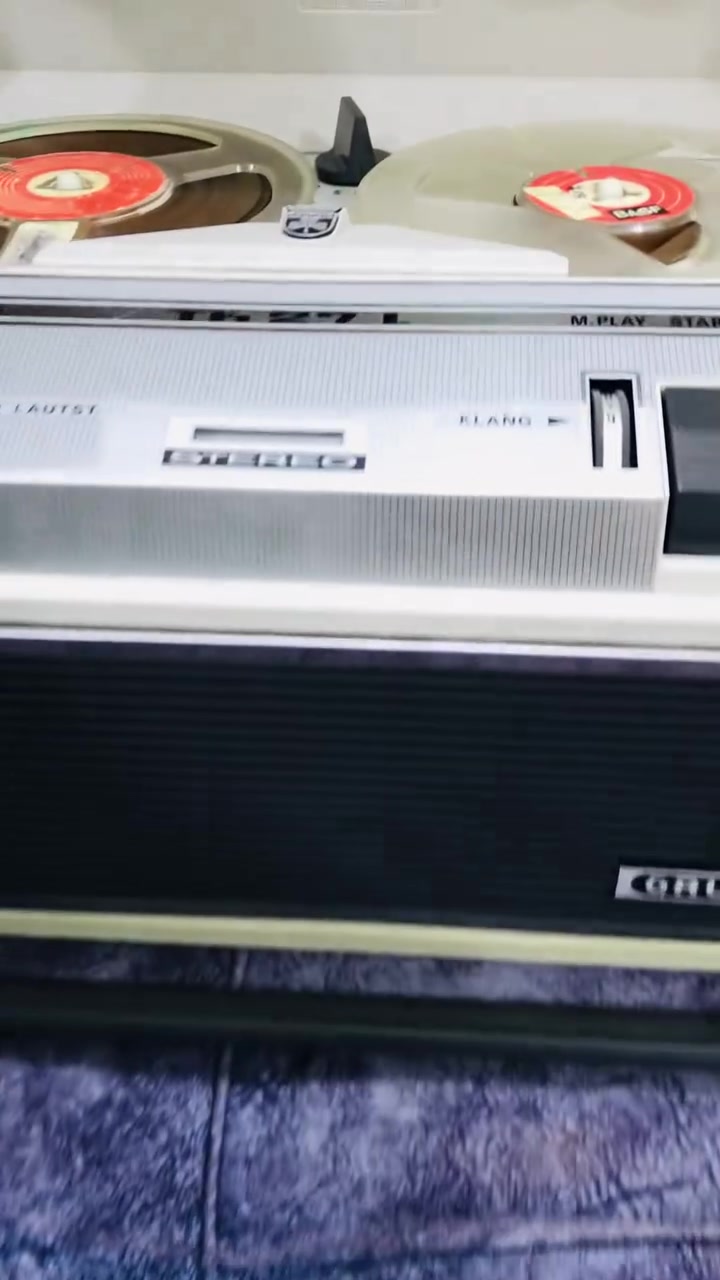 للبيع 
GRUNDIG-TK-27 L -Germany 
صناعة المانيا 1966 🇩🇪
نظافة الجهاز 95 % 
4- TRACK
6 -INCH
 للاستفسار اكثر مراسلة الصفحة 
***********  ☎️
