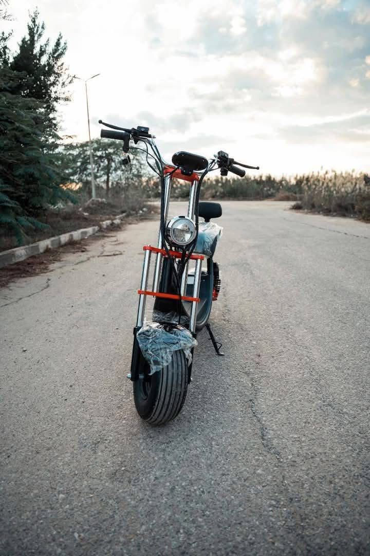 سكوتر هارلي شحن  صناعة روسية (كاجو كوين )بطارية ليثيوم 48 فولت 20 أمبير ، السرعة القصوى 60 الوزن 160 السعر 600 وبيها مجال بسيط مكاني حي لجهاد شباب الدراجة انطي بيها ضمان  لمدة شهر وضدم المي  وبطارية ليثيوم  يعني تبقة وياك عمر ***********
