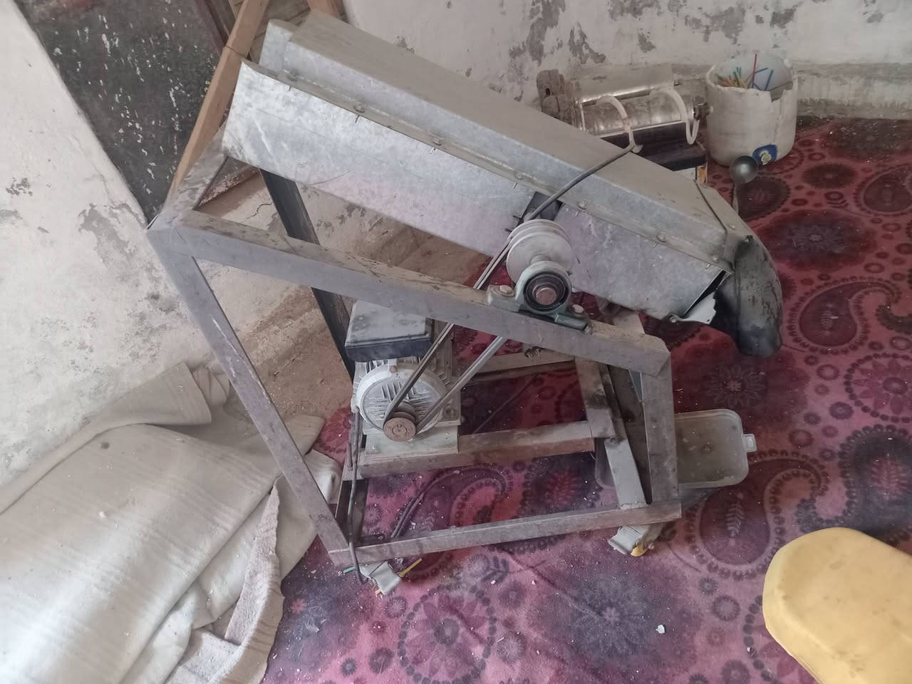 السلام عليكم عندي هاي مكينه مال ثلج جراشه للبيع ب350وبيهه مجال شرط الفحص العنوان البصره حيانيه *********** واتس
