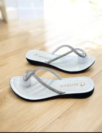 شنطة فخمة • تصميم يخبل • للجامعة