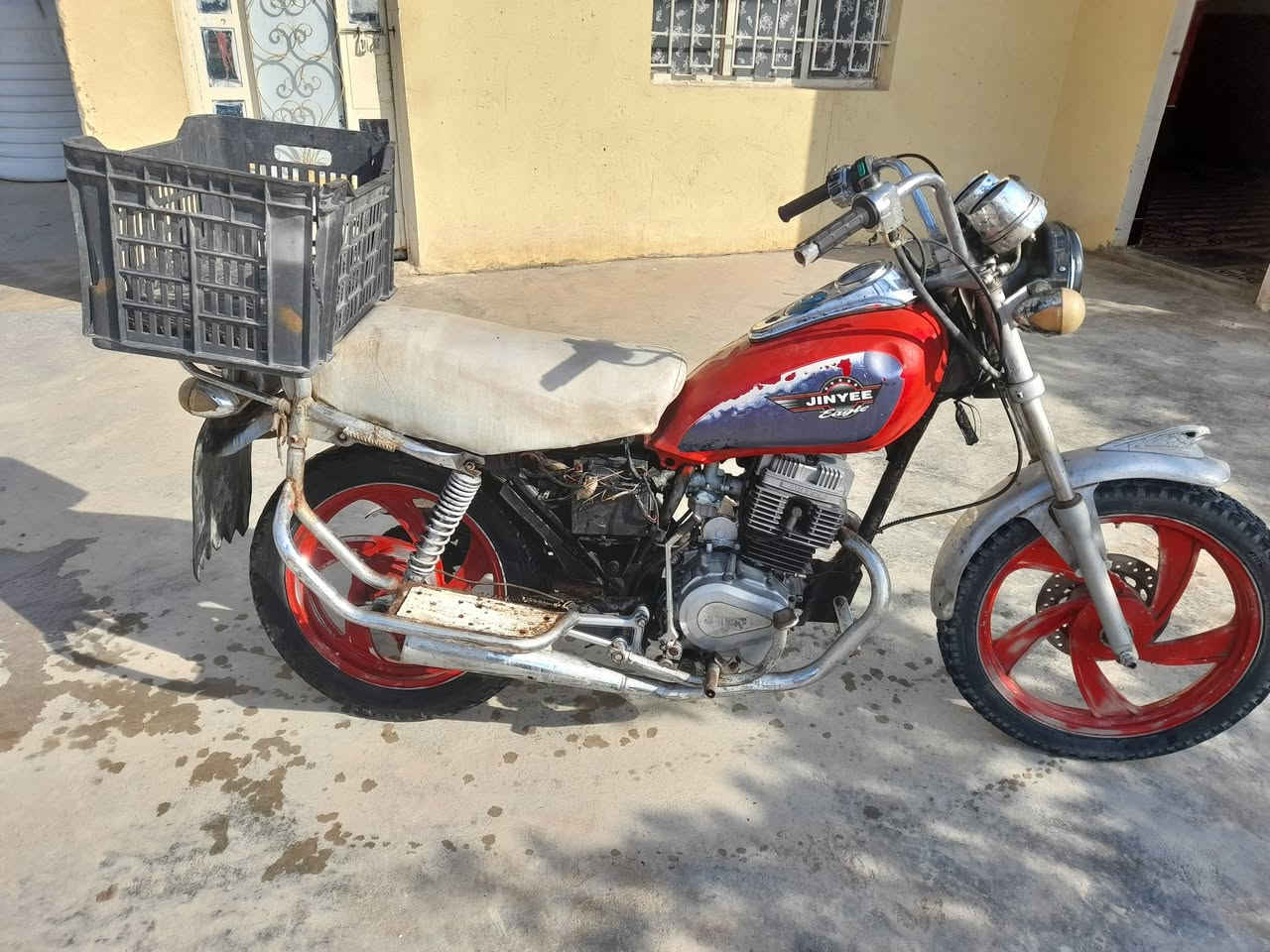 ياالله بسم الله  اسلام عليكم دراجه جني موديل 2015 كفاله عامه بدون اوراق محرك شوفت عينك فول انضافه وشلعه ومعدل سلف شغال بس نقص شخاطه لايت شغال هورن شغال اشاير كامله بس نقص اربط وبس مكان كنعان سيسبانه *********** السعر (225)وبيه مجال الوجوهكم الطيبه 🥱🖊
