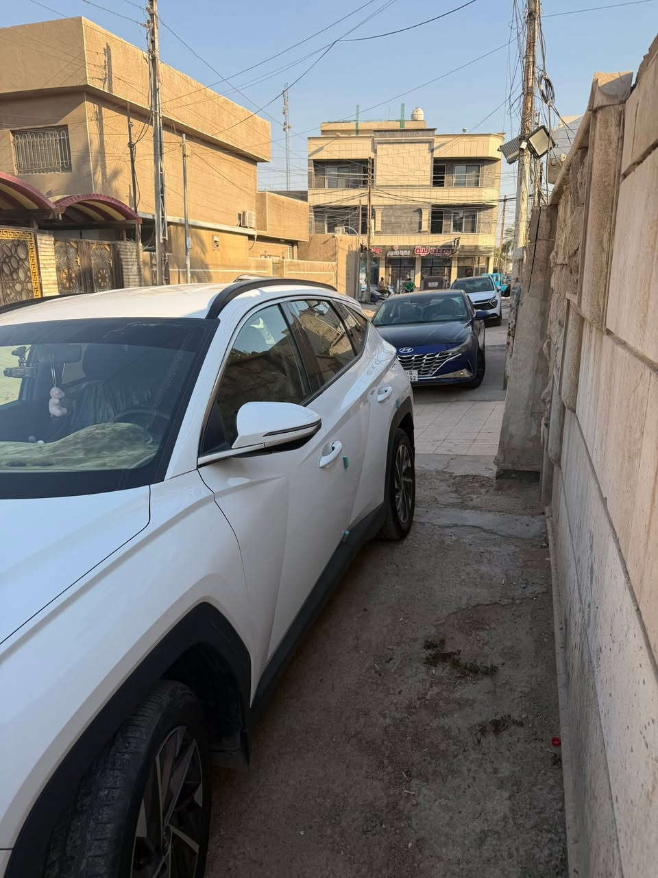 السلام عليكم
للبيع توسان 2022 (خليجي)
محرك 2000 
السيارة فول عدا البانوراما 
دخول ذكي
بصمة ابواب 
تشغيل عن بعد 
3 انظمة قيادة 
اوتو هولد
حساسات امامي خلفي بلادي
تحكمات ستيرن فول
شاشه كبيره كامره دواره بلادي
مخارج يو اس بي عدد 4 امامي خلفي
سايد بريك بصمة
ستائر خلفية 
مري شفط 
تبريد قطعتين 
كراسي كهرباء 2
تخم تاير جديد
وبيها هواي مواصفات
السيارة قطرة صبغ ما بيها
ماشية67 الف كم 
السعر21000الف دولار وبيه مجال 

مكاني بغداد 
‏***********
