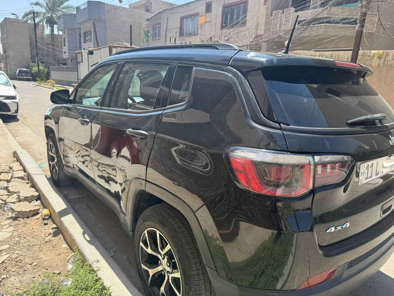‎السلام عليكم 
جيب كومباس Jeep Compas
2018
رقم بغداد مكانها المنصور 
السعر 112
حادثها موضح بالصور
 مع أماكن الصبغ 
وبيها صبغ بالباب الخلفي اثر شخوط وعندي صورها قبل الصبغ  

اعتبرها صبغ اقل الحزام 
محرك 2400
ماشيه 52 وقابل للزيادة 
السياره جاهزه 
سنوية وهزة جديدة 

بصمة 
تشغيل عن بعد
كشنات مخمل هيتر 
سايد بريك كهربائي 
تحكم ستيرن جهتين وخلفي 
هيتر تدفئه بالستيرن
قفل سرعه 
كاميرا دواره وشاشة بلاديه 
تبريد قطعتين
للاستفسار *********** بغداد, العراق
