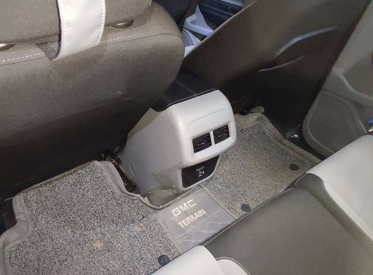 جيمسي تيران 2022  ماشى 44000  ضربة جاملغ وارة بدون دواخل بدون ايرباك مع 3قطعة بخ امريكي بدون ضربة سعر 170 مكان كركوك ***********
