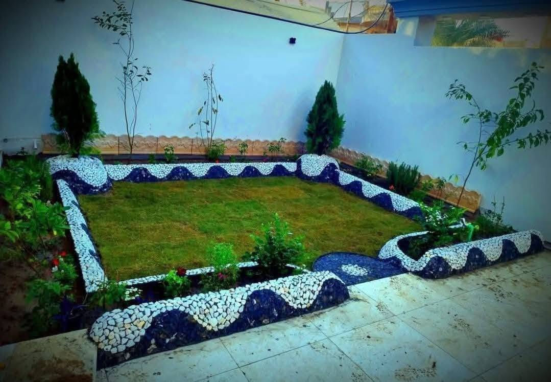 السلام عليكم ورحمة الله وبركاته ، اخوان بمجال عملنه الي هوه تكوين الحديقه من الصفر عدنه نضام انت مثلا حديقتك كل اسبوع تحتاج عنايه تقليم وقص ثيل وتسميد وتنضيف بدال ماتنطي فد 10 الف على ذني كلهن بل اسبوع  يعني الشهر 40 الف  سوينه نضام الاشتراك الشهري كل شهر 25 الف دينار  اجيك بشهر مرتين كل اسبوعين مره كل اسبوعين اجي اقص الثيل واقلم الاشجار واسمد الحديقه من اجود انواع الاسمده وتنضيف الحديقه بل كامل الي يحب يشترك بهاي الخدمه يراسلني خاص حته اسجله يمي نضام جميل ويريح اصحاب المنازل بشهر مرتين اعتناء تام بل حديقه ، والي يحب نشتغله الحديقه من صفر يعني نفرش الطين ونحدله ونخلي الثيل ونزرع الاشجار وذا يحب تصاميم ديكورات مقرنص حصو ملون هم موجود ، وشكراً للجميع ،تحياتي للتواصل ***********
