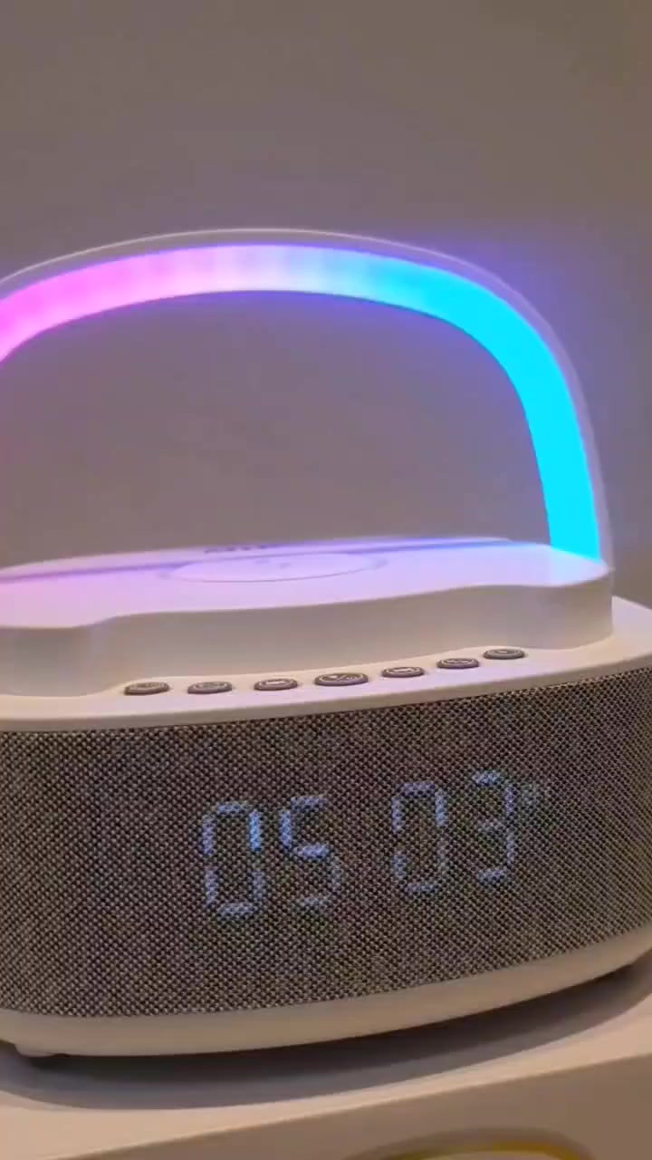 قطعة ديكور ببيتك... مو بس سبيكر✨
سبيكر HM-940 حرفيا متعدد الاستخدامات بشكل لا يصدق 🤩🤩
1️⃣ سبيكر كبير الحجم لتجربة صوتية مثالية
2️⃣ صوت محيطي، ويدعم تقنية صوت 8D 
3️⃣ ذراع متحركة تحتوي على إضاءة مختلفة الألوان والأشكال
4️⃣ شحن لاسلكي للأجهزة التي تحتوى هذه الميزة 
5️⃣ يحتوي على أصوات الطبيعة للاسترخاء والنوم الهادئ (مطر، موج البحر، هدوء الطبيعة،....) 
6️⃣ راديو FM
7️⃣ يحتوي على 4 مداخل رئيسية (type-c, USB, aux, مدخل كرت ذاكرة) 
8️⃣ بطارية داخلية تبقا حتى ساعتين ونصف
9️⃣ ساعة ومؤقت ومنبه 

تقريبا مافي شي مو موجود بهالسبيكر هاد 😁👌🏻✨
مع كفالة وضمانة لتجربة استثنائية 💯 
🔊قطع محدودة 🔊


**إذا كنت صاحب هذا الإعلان وتريد حذفه لأي سبب، رجاءا أرسل رسالة إلى الدعم الفني**