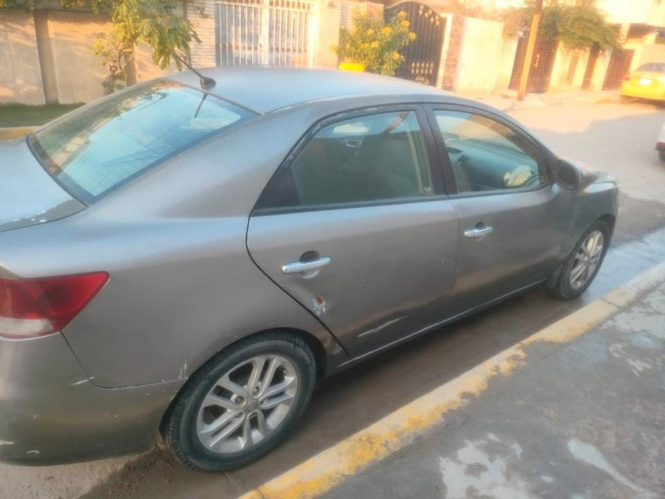 السلام عليكم
للبيع كيا سيراتو موديل ٢٠١١ لون نفطي حادثها جاملغ خلفي وباب والبنيد بدون دواخل تحتاج صبغ أحزام ومحركها تعبان رقم أربيل القديم سعرها ٧٠ وبيها مجال مكانها بغداد 
***********
