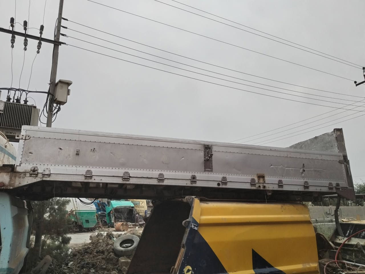 السلام عليكم بدي طوله 6ونص ارتفاع 70نضيف وعرضه 240 مامشتغل بل عراق دبل شاصي حديد مفروش حديد مكاني البصره القرنه ***********
