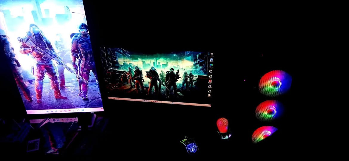 : سيت أب جيمنج متكامل (Full Setup) - نظافة 100% وأداء خرافى 🚀
​السلام عليكم شباب.. متوفر للبيع تجميعة PC متكاملة (باكيج كامل) نظيفة جداً وجاهزة للألعاب والبث المباشر والمونتاج. المواصفات مختارة بعناية للأداء العالي والشكل المميز.
​💻 مواصفات الكيس (PC Specs):
​المعالج (CPU): AMD Ryzen 5 5500 (أداء جبار وسريع جداً في الألعاب والبرامج).
​كارت الشاشة (GPU): NVIDIA RTX 3050 (8GB VRAM) - يدعم تقنيات تتبع الأشعة (Ray Tracing) والـ DLSS.
​الرام (RAM): 16GB DDR4 (سلاسة تامة في الأداء وتعدد المهام).
​التخزين (Storage): SSD M.2 NVMe 256GB (للنظام) + HDD 1TB (للمساحة الإضافية).
​الباور سبلاي (PSU): Warrior (اعتمادية واستقرار عالي).
​الكيس (Case): Vento Case (تصميم عصري بإضاءة RGB مميزة وتهوية ممتازة).
​🖥️ الشاشة والملحقات (Full Gear):
​الشاشة: Dahua 24 Inch FHD بتردد 144Hz (سلاسة خرافية واستجابة سريعة جداً للألعاب التنافسية).
​الطرفيات: كيبورد جيمنج + ماوس جيمنج + سماعة رأس (Headset) محيطية.
​🎁 هدايا مجانية مع السيت أب:
​مايكروفون احترافي (Mic): صوت نقي جداً للبث والتسجيل.
​ماوس باد احترافي (Mouse Pad): حجم كبير يغطي مساحة المكتب.
​💰 السعر المطلوب: مليون و 500 ألف دينار عراقي (وبي مجال ).
📍 الموقع: بغداد - الحسينية.
📞 للتواصل والاستفسار: *********** (اتصال أو واتساب).
