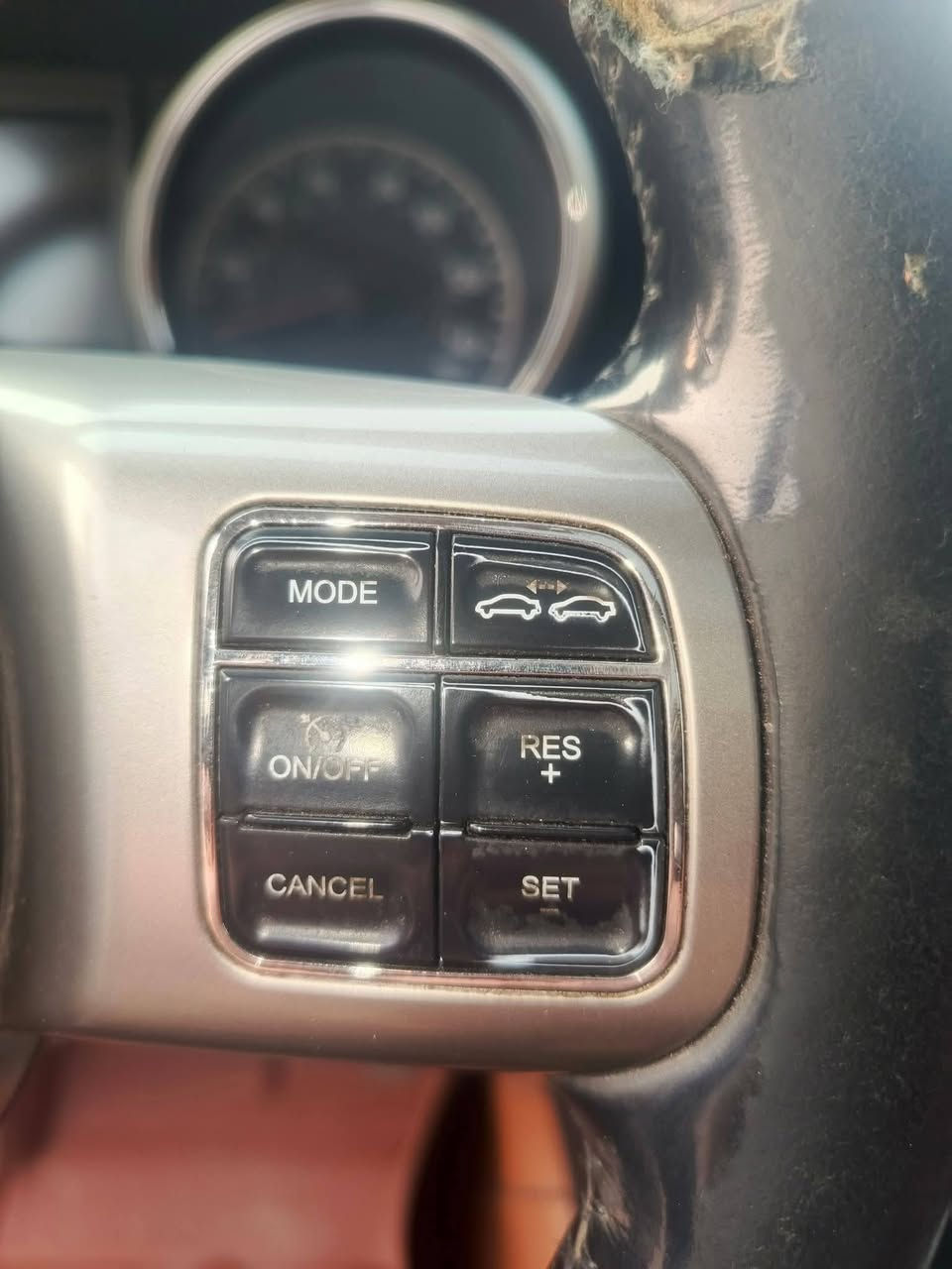 سلام وعليكم للبيع جيب هيمي 5700
فول مواصفات سومنت
اعلا فئة موديل 2011 رقم بغداد دولي مشروع وطني 
سيارة داخله كلين  بدون ضرر بيه باب سكن وبونيد تجاري بدون حادث بدون دواخل بدون ارباك سياره مخلصه فول مفوله  بيه صبغ مكانات ابيع حزام كير محرك اكسل شرط تو ويل مو فور ويل مرغوب سعر 140 وبي مجال مكان كركوك باقي التفاصيل اتصل  رقم ***********
