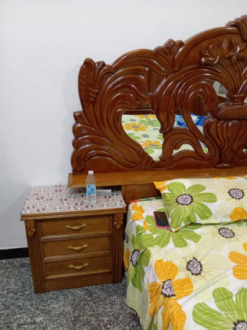 للبيع 🛏️🚪
غرفة الاخشاب صاج داخل وخارج 
✨ نظيفه جدا  ثكيلة نوعيه ممتازه 

بدون اي عيب أو كسر 
شغل ممتاز 👌
🎨اللون : صاجي 
نسبه النظافة: 90%
💰السعر :مليون 400 الف 

للاستفسار الاتصال على الرقم 
***********
