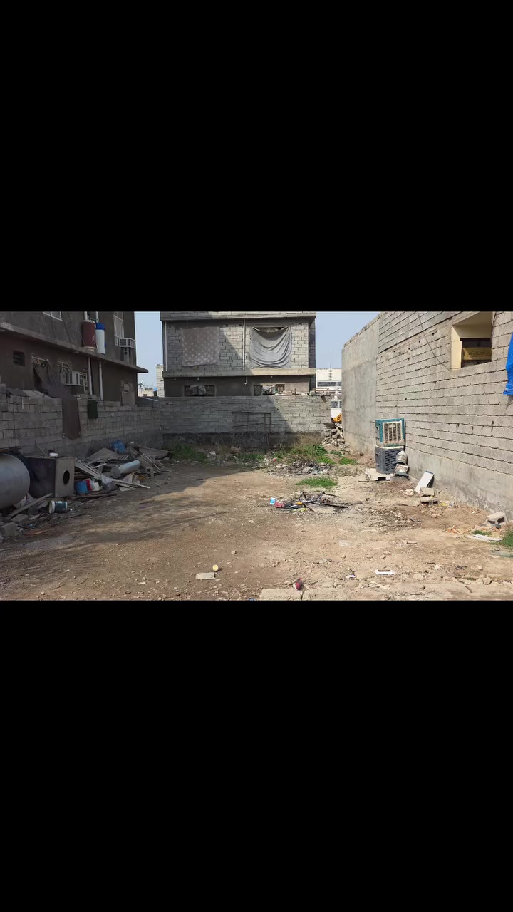 السلام عليكم
قطعة 200 متر زراعي بالجزء الأول قريبة على شارع العام الزراعي كهرباء ومجاري وصب كامل خدمات شارع المولدة 
للاستفسار ***********
