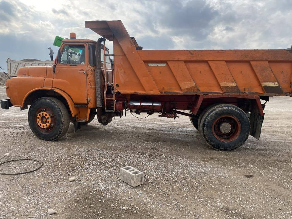 السلام عليكم مان للبيع رقم بغداد محرك كير اكسن تايرات جدد قماره نضيف +تبريد جديد  هاذه رقمي ***********
