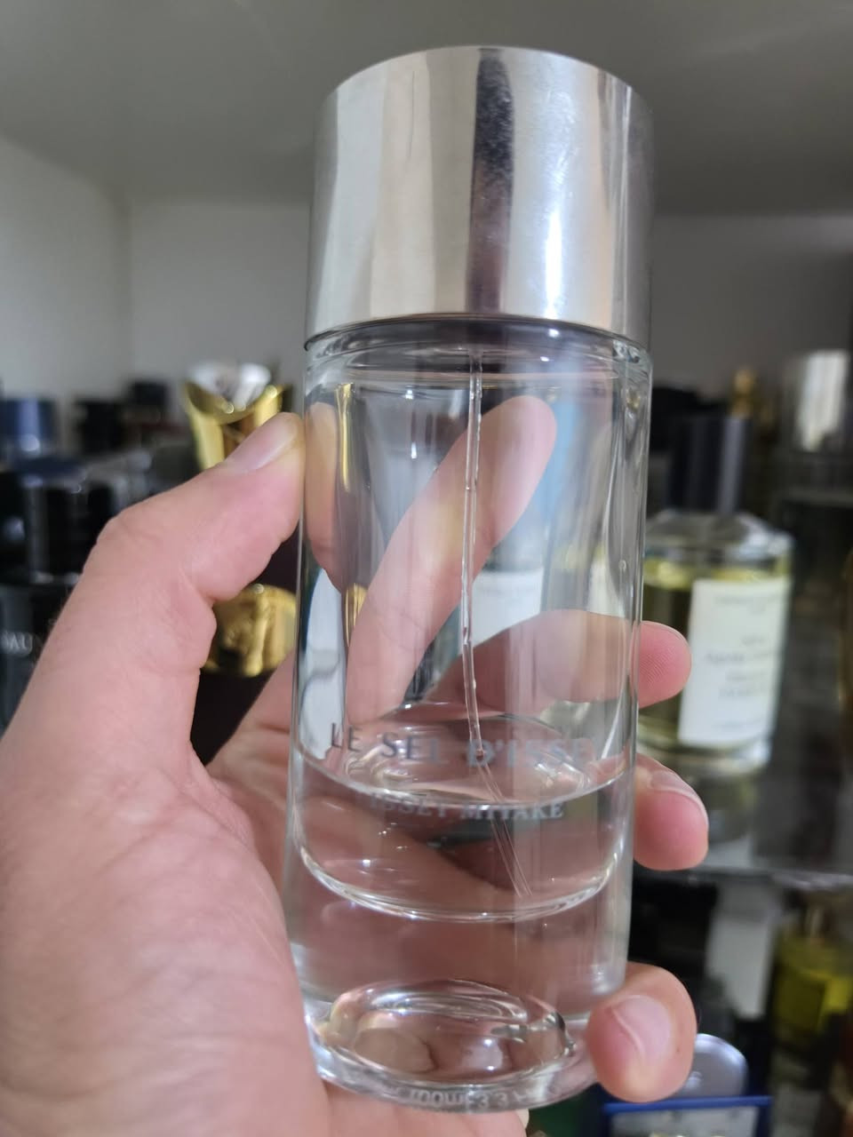 عندي هذني العطرين باقي بيهم كميات قليلة وراجعين للبيع، وثنيهم وياهم الكارتون والباكيت الأصلي مالتهم مكمل:
الحرمين کولد إيديشين (Al Haramain Amber Oud Gold Edition):
أقوى وأفضل بدیل لعطر (زيرجوف إيربا بورا - Xerjoff Erba Pura). بيه حلاوة كلش مميزة وتاخذ العقل، العطر يرهم لكل الفصول وللجنسين (Unisex). الباقي بيه تقريباً 16 إلى 17 مل.
٢٠ الف
​لي سيل ديسي (Le Sel d'Issey):
هذا العطر اتوقع غني عن التعريف وكلش انذكر بالفترة الأخيرة وما يحتاج وصف زايد. الباقي بيه تقريباً 22 مل.
٣٠ الف
:


**إذا كنت صاحب هذا الإعلان وتريد حذفه لأي سبب، رجاءا أرسل رسالة إلى الدعم الفني**