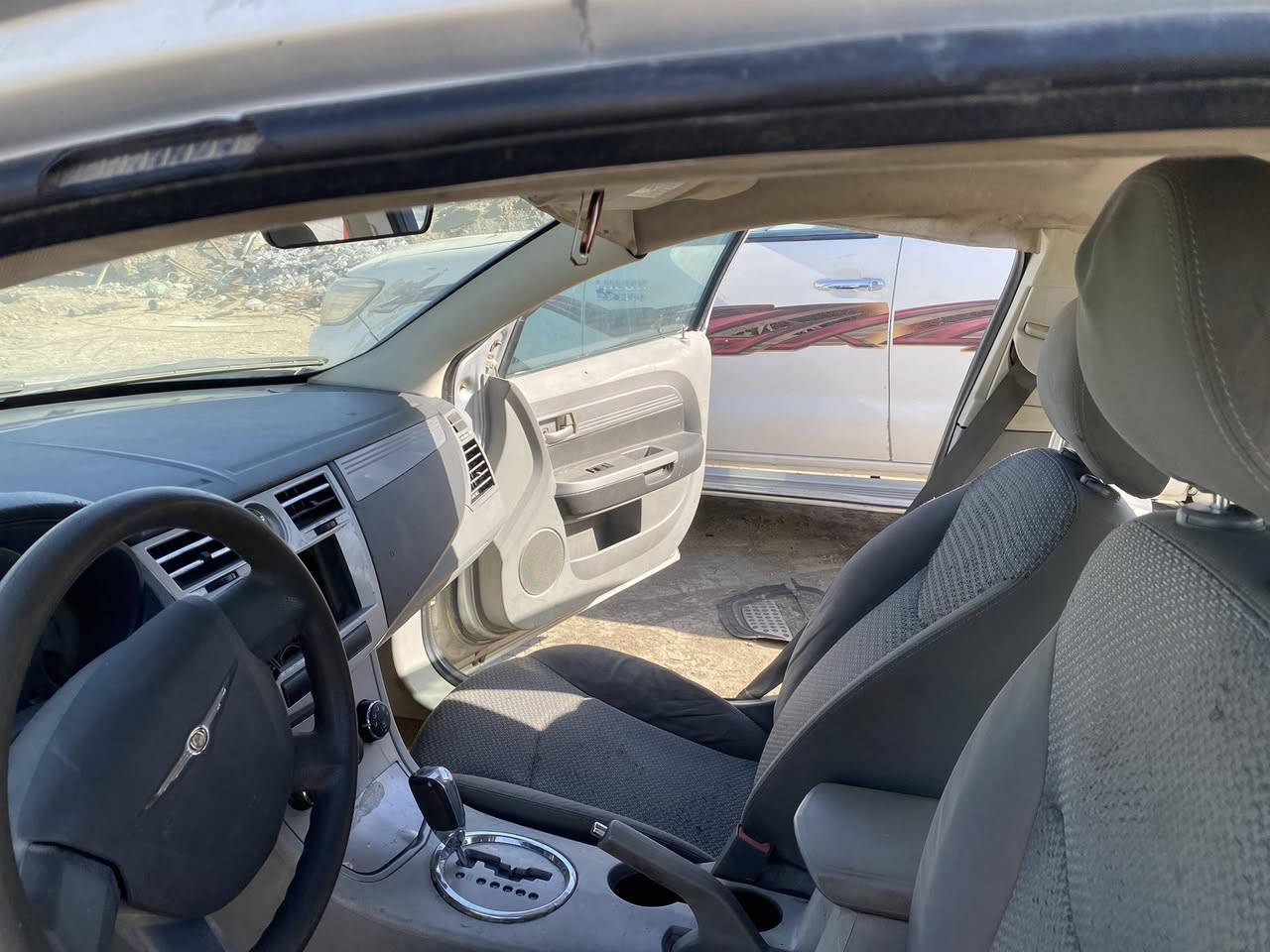 سي 200 موديل  2008 مكفول من ألكص   كير محرك حدادا. كله جديد. سيارت خير من الله كمبريسر. موجود بس اشده سعر 35 وبيها مجال. عنوان. بصره. ***********. متواجد وتساب وتصال
