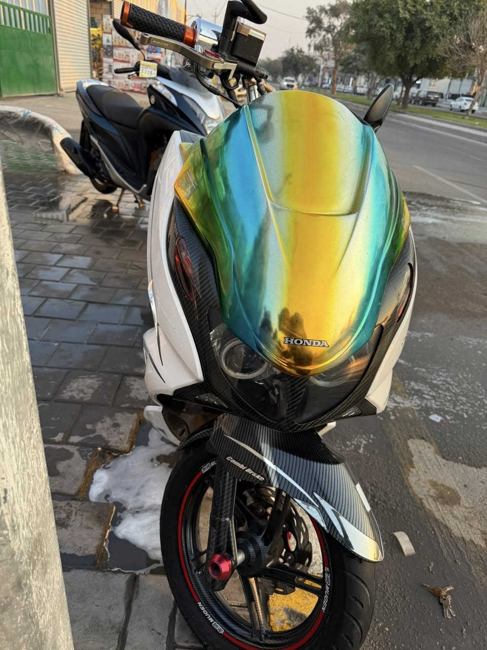 معرض الواثق لتجارة الدراجات النارية 
متوفر pcx الجيل محرك 125 مكفولة كفالة عامة 
عليها تزويد الدراجة كلة بلاد  ميحتاج اذكر تفاصيل كدامكم الدراجة 

السعر 17 ونص وبيها مجال قليل حك الجية 
***********
***********
