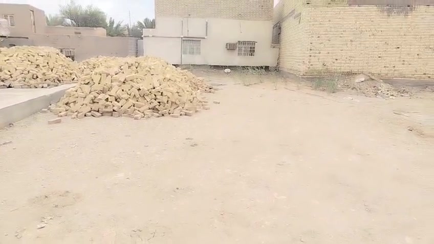 قطعها ارض مساحه 250متر  قريبه جدآ من المستشفى التركي كما موضح بلفيدو 
ماي كهرباء مجاري  موجوده 
تبعد عن التبليط 20متر 
محدوله وجاهزه للبناء 
الشراي يتصل وبخدمته 
***********
