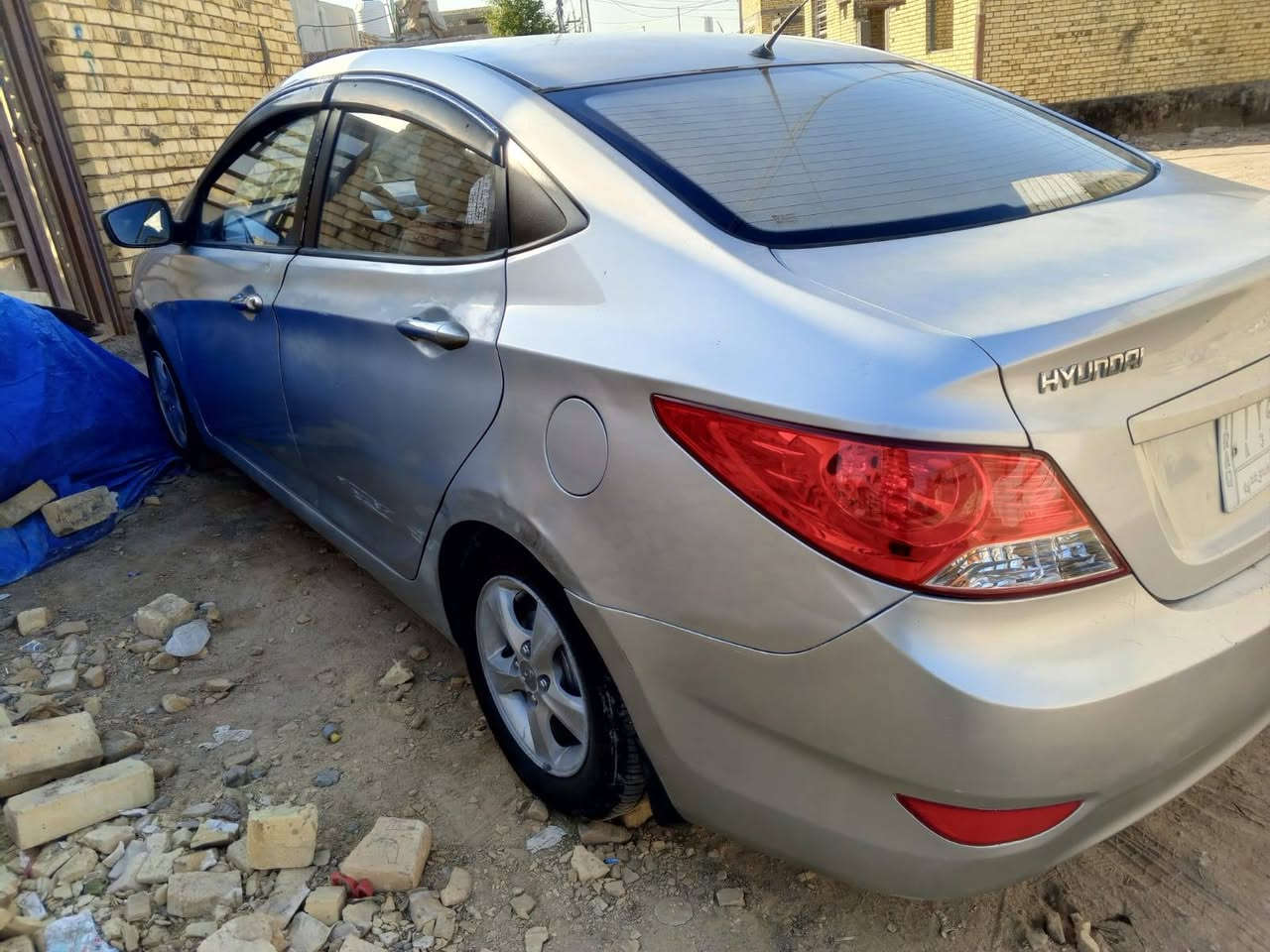 "للبيع سيارة اكسنت سلفرلي موديل ٢٠١٣
- مبدل بيها بابين السايق والورا
- ومدكرين بسبب الجراد القطع القديمه موجوده
- سعرها ٨٠ وقابل للتفاوض
- رقمها ذي قار
- راعيها ناصريه مركز
- للاستفسار اتصل على [***********]"
