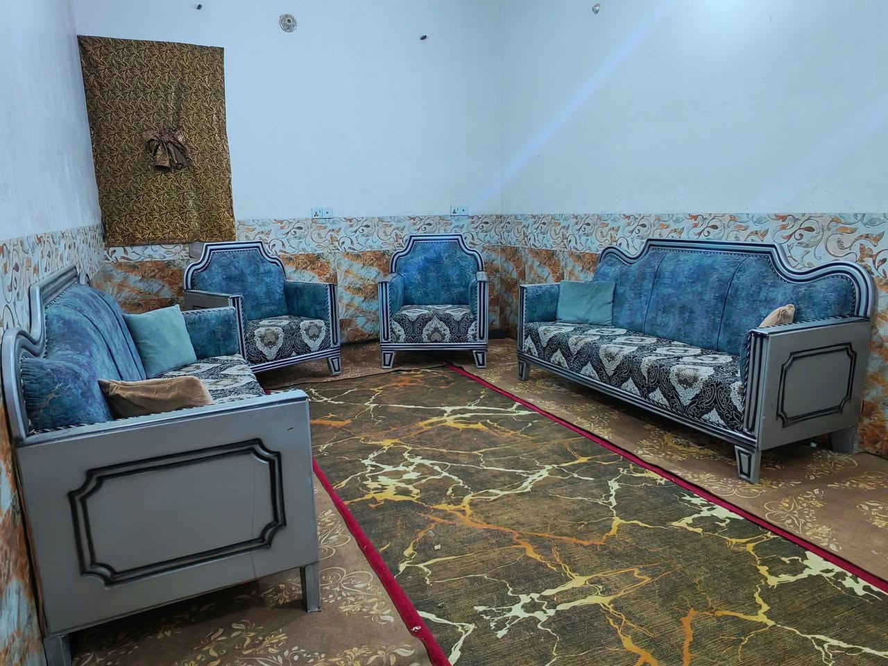 تخم ملكي 8 مقاعد تركي خشب درجه اولى حيل نضيف أخو الجديد مابي اي ضرر السعر325 العنوان كربلاء بدايه الامن الداخلي يوجد توصيل داخل كربلاء***********
