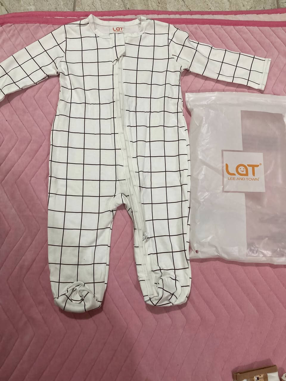 Lee And Town
ماركة استرالية خامة فد شي راقي كلش
قطن 100‎%‎
3 قطع 
السعر 18 شامل التوصيل


**إذا كنت صاحب هذا الإعلان وتريد حذفه لأي سبب، رجاءا أرسل رسالة إلى الدعم الفني**