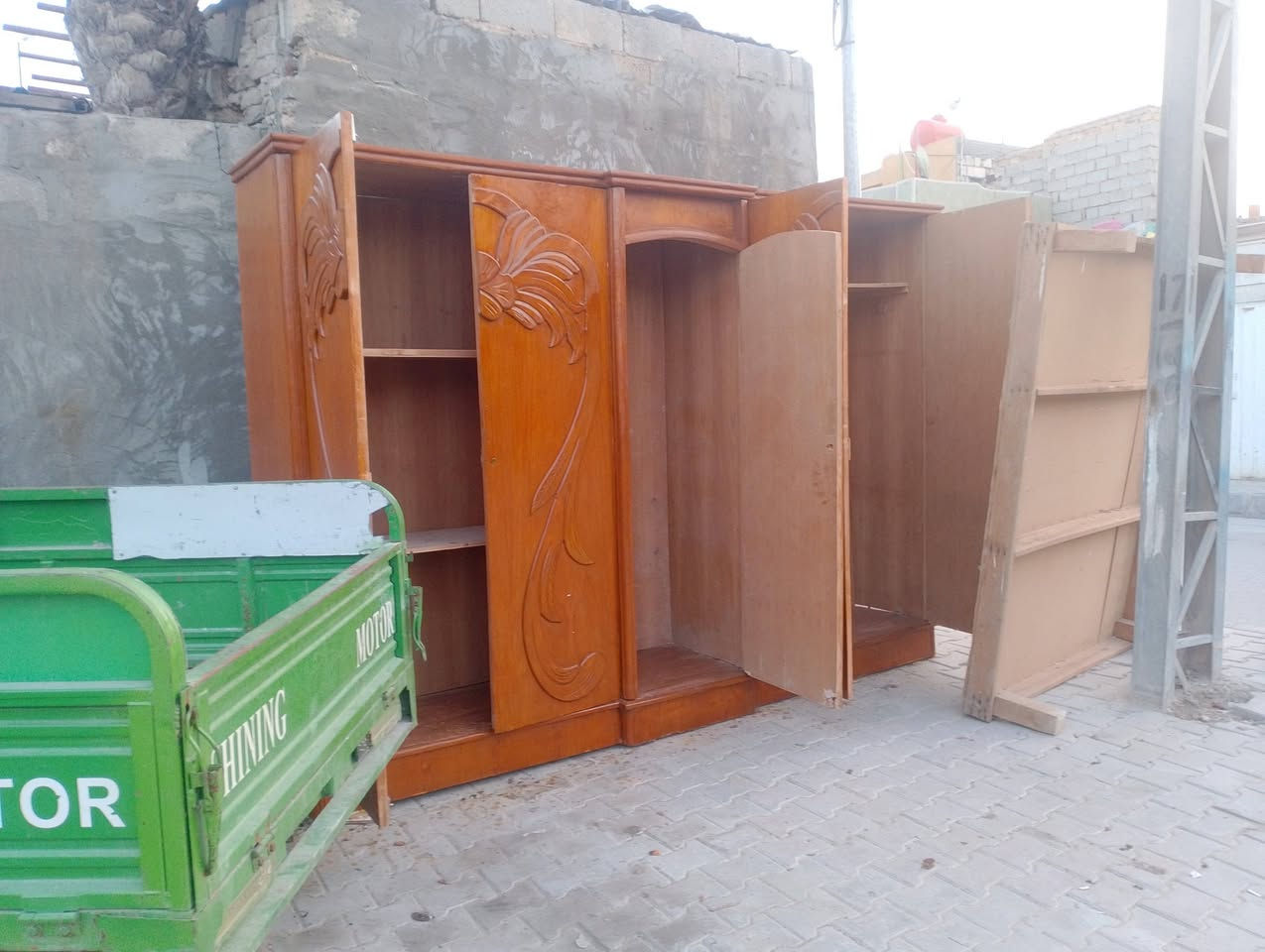 السلام عليكم كنتور ابو5البيع نضيف كلش والسعر مناسب مكاني حي العامل سواق الوسط رقمي ‏‏‪0782 175 3489‬‏
