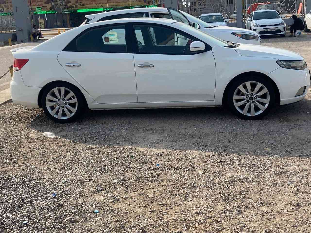 السلام عليكم سياره للبيع كيه سيراتو ٢٠١٣ خليجي كير مكينه ١٦٠٠ حداديه تخم تاير رقم جديد إنكليزي
مواصفاتها معروفه والسونار منشور بالصور 
 بس الكمبريسر تبريد عاطل السعر ( ١٠٨ ) وبيها مجال رقم الهاتف : ***********
