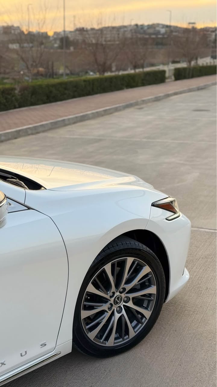 lexus es 350 2021 
تایبەتمەندی : خەلیجی 
بێ بۆیاخ بێ سارد و تەعدیل  clean title ✅
ماوەی ڕۆشتن : ٥٨٠٠٠ کیلۆ مەتر 
مواسەفات : 
پانۆراما 
پێنج پەردە 
کامیرا ٣٦٠ 
رادار ٣٦٠ 
شاشە گەورە
خەتی جادە 
سندوق کارەبای 
apple carplay & android auto 
کوشن سارد و خەزن 
ئاوێنە ڕادار 
سەنەوی تا ٢٠٣١ تازەیە 
نرخ : ٣٦٨
بۆ پەیوەندی : *********** 

lexus es 350 2021 
خلیجی وکالە ✅
بدون صبغ بدون تعديل و بارد ✅
ماشية ٥٨٠٠٠ الف كيلو متر 
مواصفات: 
بانوراما 
خمس بردات 
كاميرا ٣٦٠
رادار ٣٦٠
شاشة كبيرة 
تحديد مسار 
قيادة ذاتية 
صندوق كهربائي 
كشنات كهربائي و حزن و تبريد 
apple carplay & android auto 
السنوية جديدة الحد ٢٠٣١
السعر : ٣٦٨
للاتصال و استفسار : *********** السليمانية, العراق
