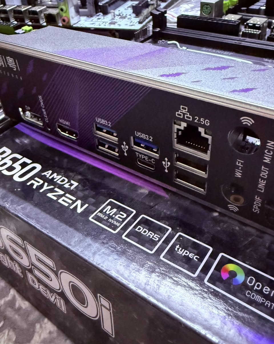 سلام عليكم 🫡
حبايبنا متوفر � مذربورد B650i Gaming 🔥

💻 مناسب  لتجميعات الألعاب

🎮 تدعم العدد من الالعاب

⚡ تدعم معالجات Ryzen الحديثة + DDR5

🚀 أداء سريع وثابت

✅ حالة ممتازة غير مستخدم 

✅ جاهزة للتجربة

💰 السعر: اعلى سعر ابيع

🚚 يوجد خدمة توصيل لجميع المحافظات 

�


**إذا كنت صاحب هذا الإعلان وتريد حذفه لأي سبب، رجاءا أرسل رسالة إلى الدعم الفني**