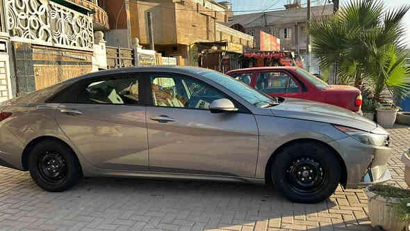 السلام عليكم 
النترا موديل 2022 وارد امريكي مكينة 2000 دوش
كير مكينة صدر تبريد مكفولات 

ماشية 69 ميل 
حادث امريكا جاملغ و ربع البنيد ( الجاملغ مبدل نفس اللون و البنيد مصبوغ ) + باب السائق مبدل نفس اللون 

رقم اربيل الدولي تحويل مباشر 
السيارة جاهزة بالعافية على الياخذها 
صور الحادث بالرابط https://bid.cars/en/lot/1-38397934/2022-Hyundai-Elantra-KMHLL4AG9NU300865

السعر 148 بيها مجال 
مكاني بغداد / الحرية دور نواب الضباط 
هاتف : ***********
