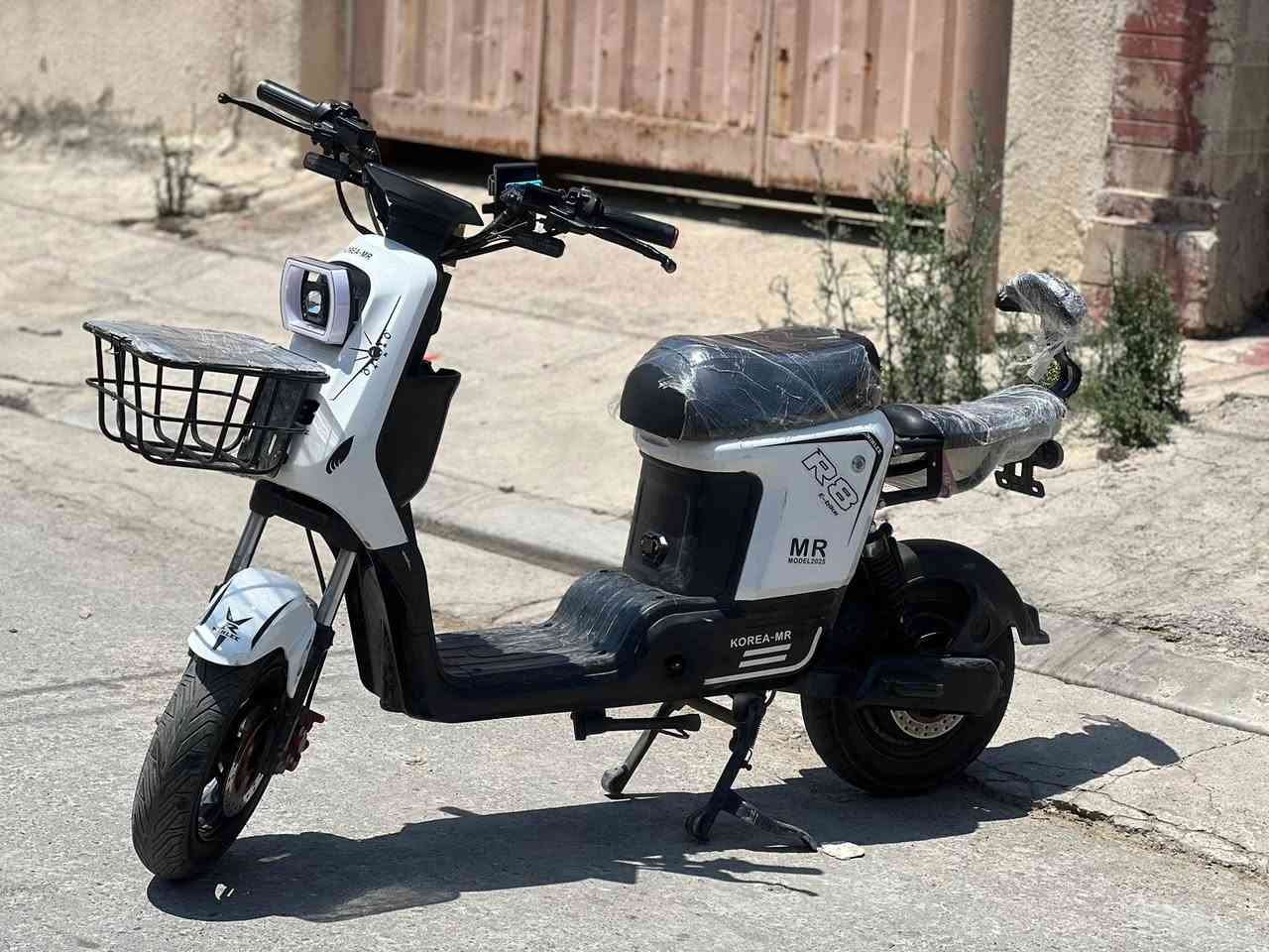� ماطور شحن R8 للبيع 🔥
⚡ السرعة: 109
🔋 5 بطاريات دبل
⚙️ 4 نمر

السرعات الحقيقية على Waze:
1️⃣ النمرة الأولى: 45 كم/س
2️⃣ النمرة الثانية: 53 كم/س
3️⃣ النمرة الثالثة: 61 كم/س
4️⃣ النمرة الرابعة: 72 كم/س

💀 ملف 2000 يخليك ما تشوف جماعة الـR9 😂

🔄 نظام R بك ترجع بي
🅿️ نظام P

✋ أشاير سحب نفس الكزز

🔋 البطاريات تمشي 25 كيلو حقيقي

الشاحنة: Winlee
🔐 قفل استرين للحفاظ من السرقة
💡 منظومة لايت زينون فول تسوي الدنيا نهار
🛞 التايرات شرط، والتاير الورا جديد مبدل قبل يومين
💨 اسطبات فول تفحيط

💰 السعر: 400 ألف
🤝 وبي مجال


**إذا كنت صاحب هذا الإعلان وتريد حذفه لأي سبب، رجاءا أرسل رسالة إلى الدعم الفني**