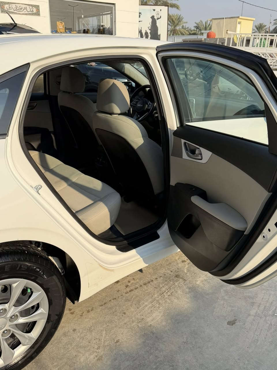 السلام عليكم 
سيراتو 2023 
ماشية 98500km
محرك 1600 
بيها مكانين صغار بارد 
مكان السيارة بغداد
السعر 160
***********
