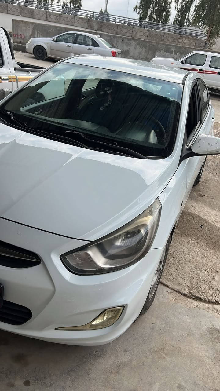 السلام عليكم
اكسنت 2013 
نص مواصفات 
بدون صبغ باب سايق مبدل بلادي 
بيها مكانات تعديل بارد 
محرك 16 مفتوح بس بشرط
رقم سنويه هزه كله جديد 
سعر 98 بيها مجال 
*********** واتساب
