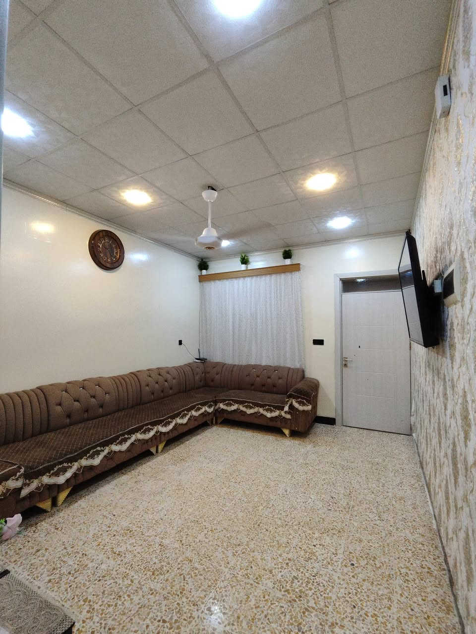 ♦️ دار  للبيع حي #الميثاق ♦️
مساحة الدار : 150 متر واجهة 7 ونص متر
سند طابو ملك صرف شرط التحويل

🏠 تفاصيل الدار : 
طابق واحد : غرفتين نوم وهول ومطبخ واستقبال وصحيات وكراج وبيتونة 
________________________________________________

للاستفسار الاتصال بالرقم :
***********
***********
مكتب بيت الحضارة للعقار سايدين حي الوحدة قرب مول سانكو 2
