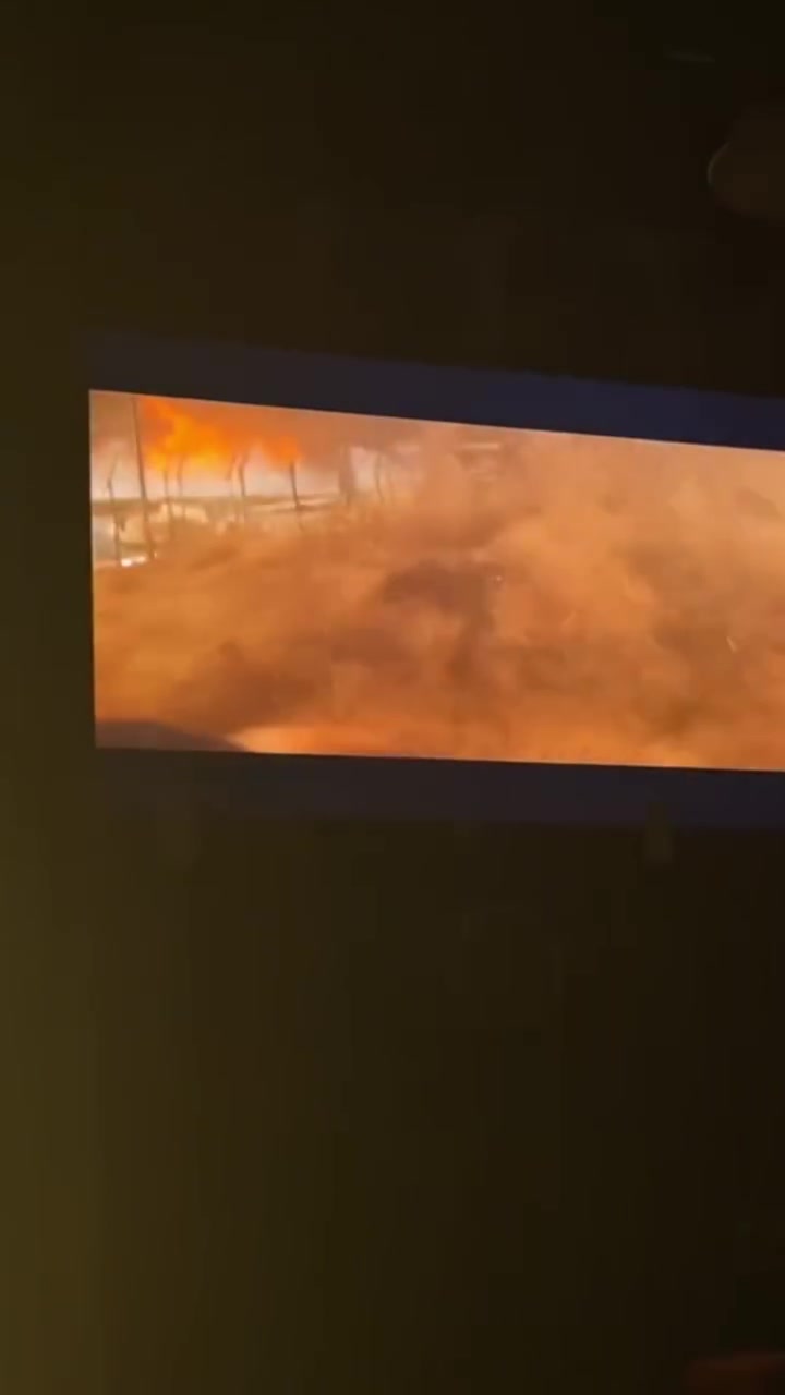 السلام عليكم بلازمه جنرال  4K
نت  وحته العاب بيها وتشغل كوكل يوتيوب سنيمانا وهواي بيها مواصفات البيع  بسيب تغير ديكور المحل 
***********
سعر 450
حجم 65

