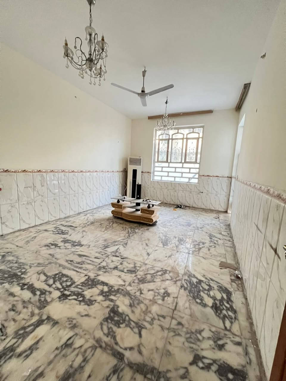 🏠دار للأيجـــــــــار فـٓـــي حــــــي الطيـــــــارة
قـــــــرب تقاطـــــــــع الثــــــــورة 
_________________
المساحــــــة // 160م
الواجهـــــــــة // 8م
النـــــــــــــــزال // 20م
_________________

🧱🏗️ #البنــــــــــــــاء
 غرفـــــــــــة وصالـــــــــة وهـــــــــول ومطبـــــــــخ ومجمــــــــــع صحيــــــــــات وگـــــــــــراج وحديقــــــــــة ...
_________________
____________💲
للأستفســـــــار عــــــن السعــــــــر يرجــى الاتصـــــال
____________💲
_________________
#مكتـــــب
       🪐 الخــــارطــــة العقـــــاريــــة 🪐
#الكائـــــــــن
   فـــي ⇩ حـي_الطيـاره_شـارع_25_الـرئيســي_قــرب
_المــــدرس_حسيـــن_طيــــاره
0️⃣7️⃣8️⃣2️⃣5️⃣2️⃣1️⃣2️⃣5️⃣6️⃣5️⃣📲
___________________________________
_____________________________________________
