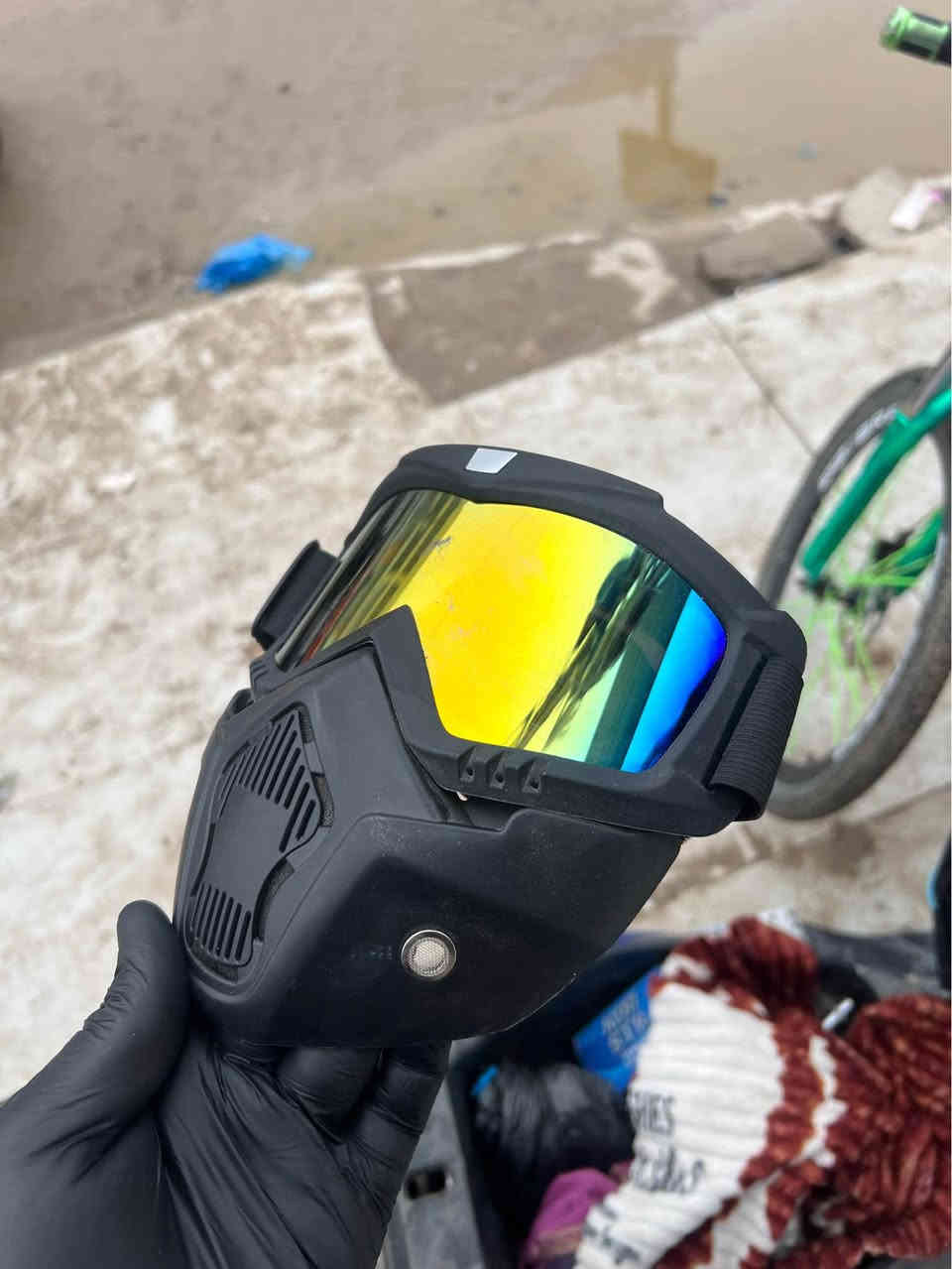 السلام عليكم 
دراجة ماكس عدلة للبيع ، احلى من الصوره بهواي ..
الدراجة بلادية وتخبل ومعتني بيها كلش 
زلغ ما بيها الدراجة 
1- ضفيرة جديدة ( صار 15 يوم من شادها ) 
2- عينة جديدة كلها شغالة ( صار شهر من شادة )
3- كهربائيات كلها تشتغل 
4- لايت عالي ناصي يخبل وقوي 
5- كابريتة ڤيچي البلادية ( صار شهر من شادها ) 
6- سلف رياضي 55 ( شرط بصمة يعتبر مو سلف ) 
7- دبلات رياضي جديدات
8- قطرة دهن رياضي 
9- تعلاكة رياضي 
10- باتري توني شادة 
11- خودة وياها 
12- قناع وياها
13- هندر رياضي موجود بس ما شادة
بالاظافة لذلك من كلت معتني بيها اقصد كل 15 يوم ابدل دهن وبلك وفلتر بانزين ، 
والدراجة اروح بيها للدوام وارجع ودوامي يبعد عني 2 كيلو يعني قريب فكلش ما متعبه …
السعر - 750 -
العنوان ( البصرة - الزبير ) 
للاستفسار
 الاتصال على الرقم او مُراسلة واتساب
*********** الزبير, البصرة
