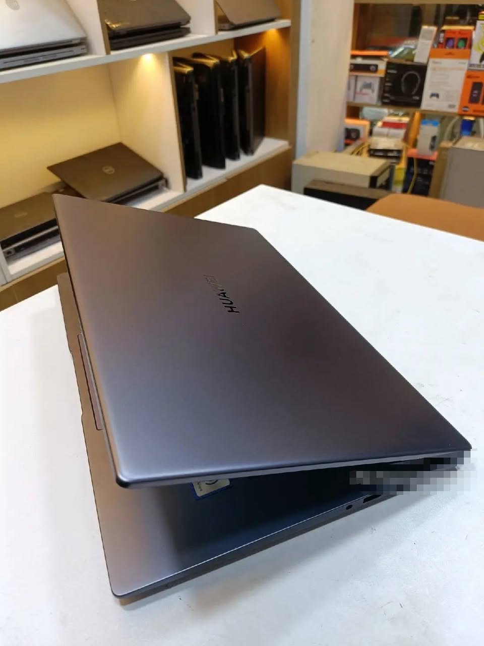Huawei Matebook D15-i3-Intel® Core™ i3-10110U-8GB-256GB SSD-Intel® UHD Graphics-15.6 FHD-Win10
مناسب جدًا للعمل المكتبي والخزن،السعر 700 ألف دينار عراقي 

للتواصل واتساب فقط 
***********
