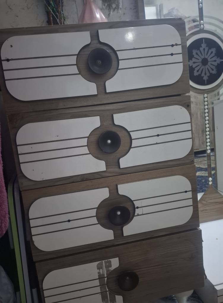 السلام عليكم جربايه وكومديات وميز تواليت للبيع قيم واخذ ***********
