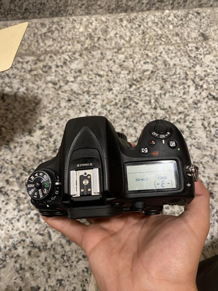 سلام عليكم للبيع كامرة نيكون D7200
للبيع استخدام شخصي
نظافته 95‎%‎
عدسته 18-140 VR KIT
واي فاي 
بعدها بحالة الوكالة 
غراضها كاملة 
للاستفسار *********** واتساب
